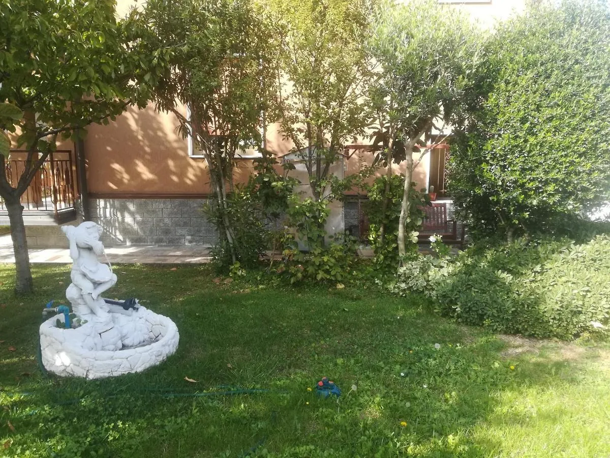 B&B Lo Smeraldo Bareggio 0*,  Italy
